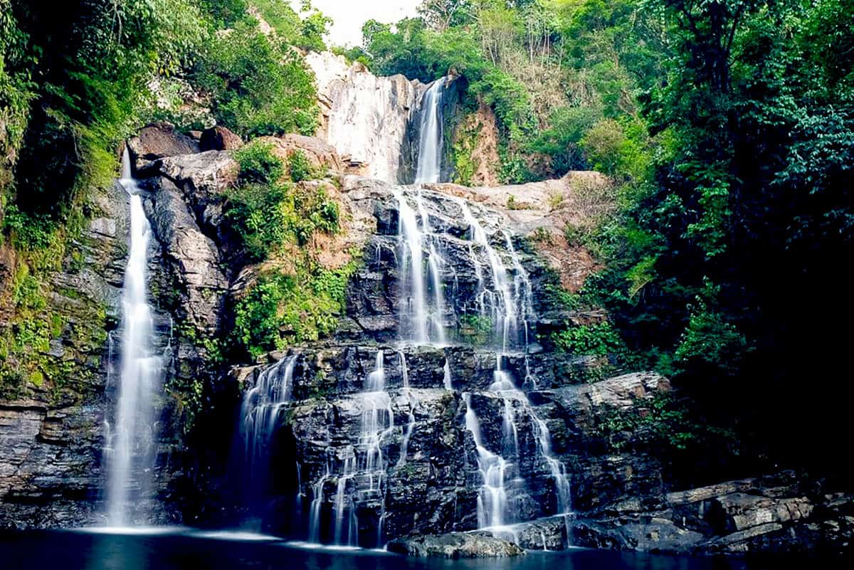 Cascada El Pavón waterfall with its round boulder, near Ojochal, Costa Rica